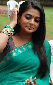 priyamani-hot-saree-wallpapers