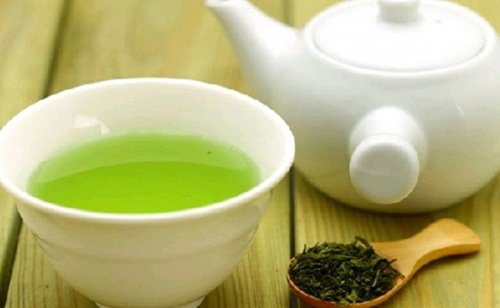 Stimuler la pousse des cils avec du thé vert Stimuler la pousse des cils avec du thé vert