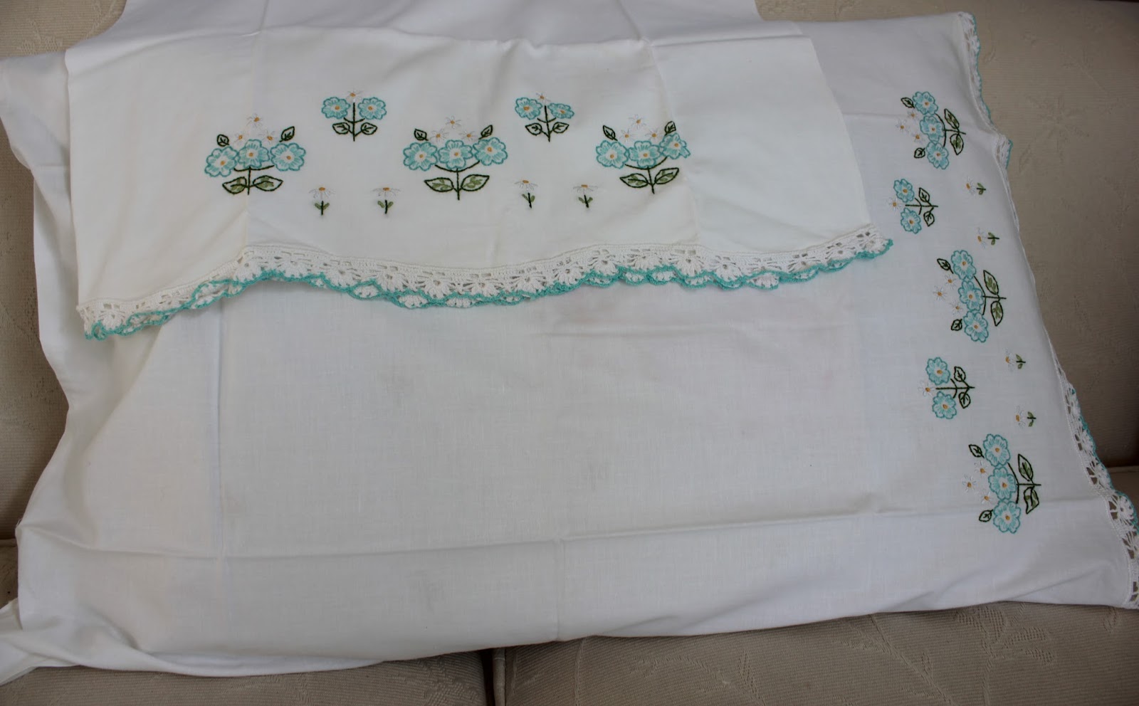 Contagiously Crafty Vintage Pillowslips