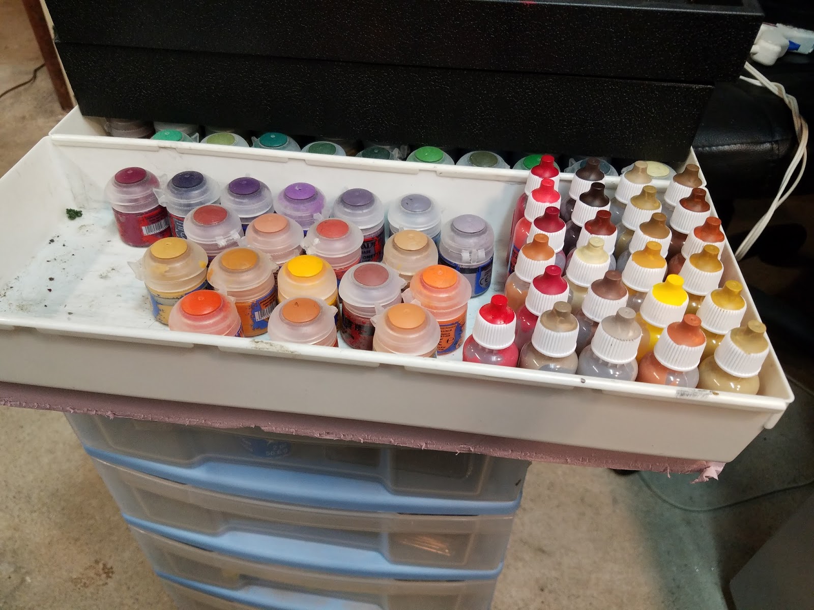 Xin's Lair: Citadel Paints and dropper bottles.