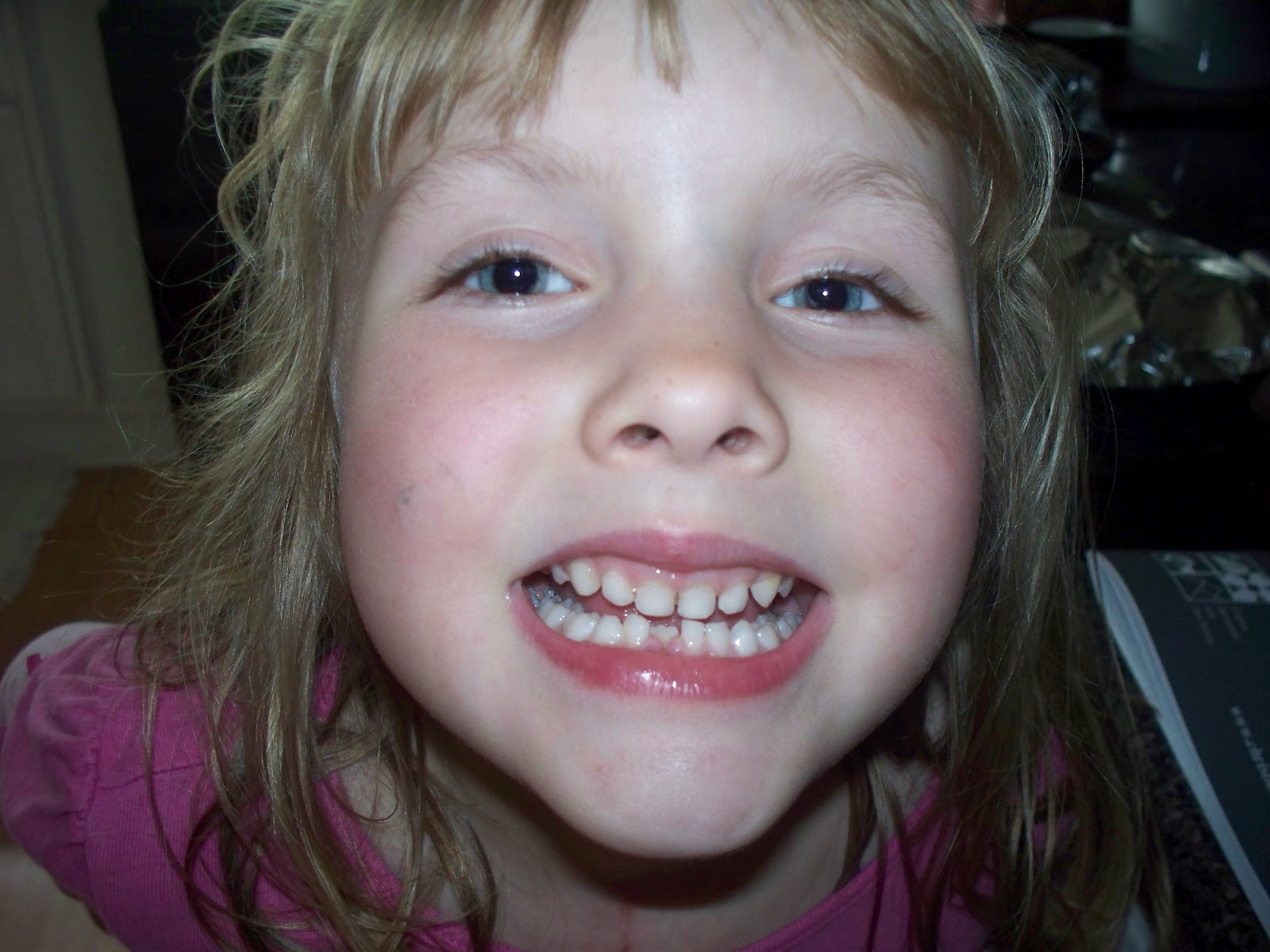 the-schmidt-family-record-first-lost-tooth