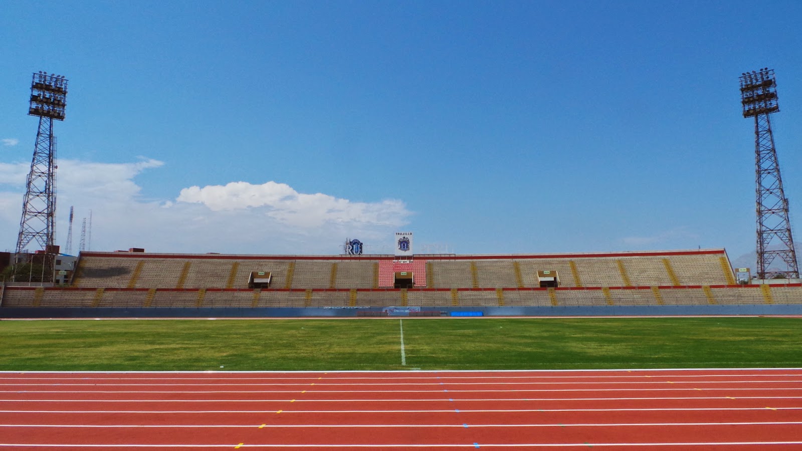 lucalovesfootball-estadio-mansiche-trujillo