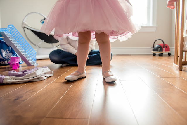 Detail shot of toddler in her party dress showing her legs and shoes taken during family photo session in Ottawa Ontario (Barrhaven) by Melanie Mathieu Photography