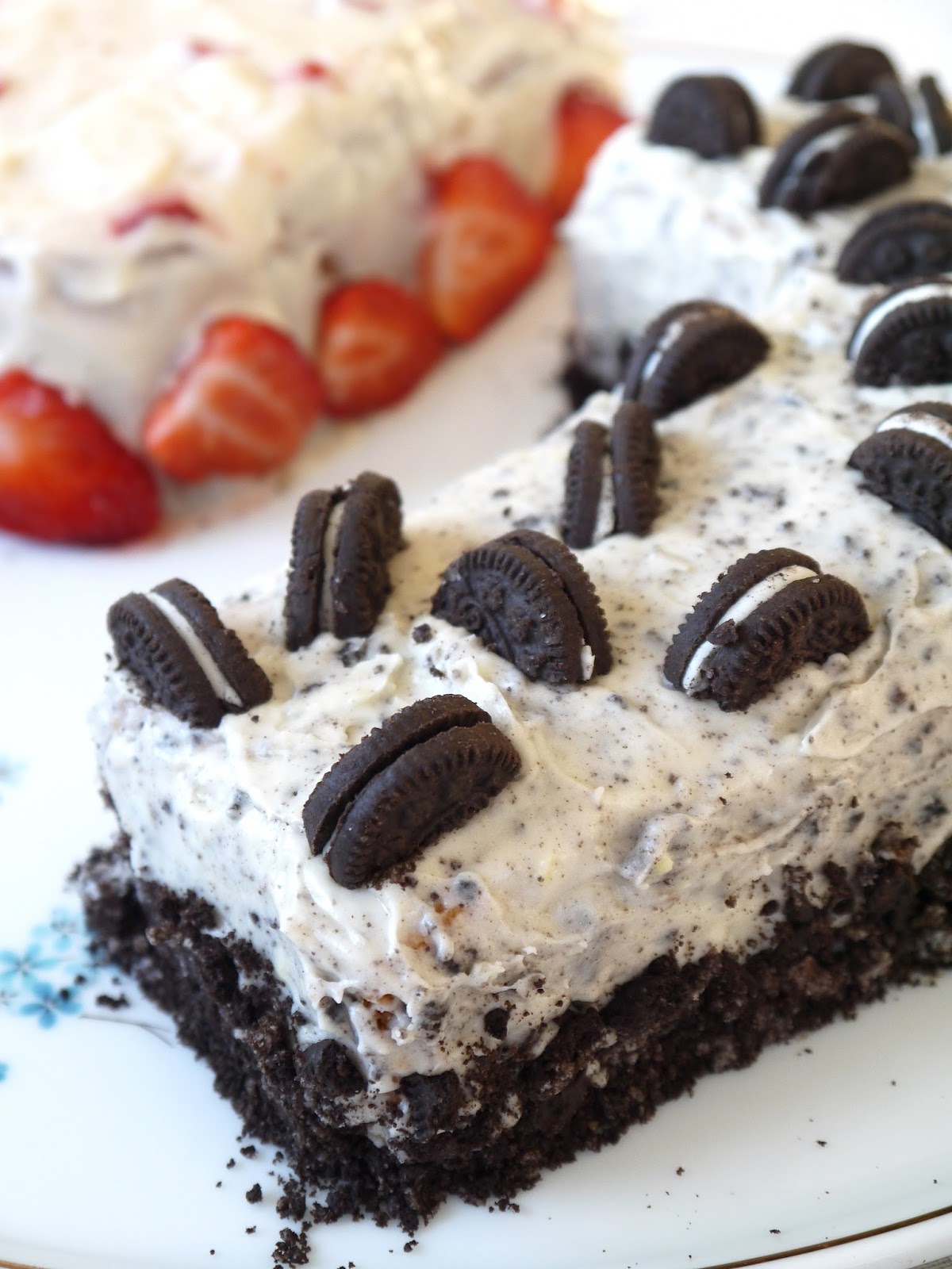 Birthday Cake 1 Crushed Oreo Cake ft The Magic Baking Tin The