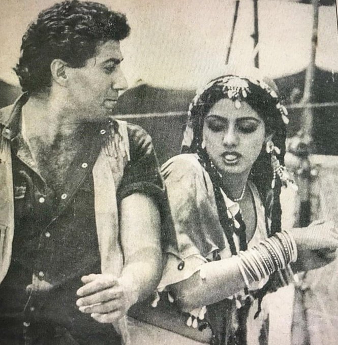 Dharmendra, Amrita Singh and Sunny Deol on the set of the movie Sunny  (1984) | Old film stars, Vintage bollywood, Classic hollywood