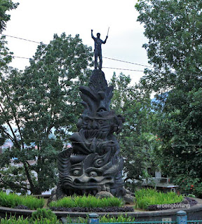 tugu pahlawan tak dikenal bukittinggi