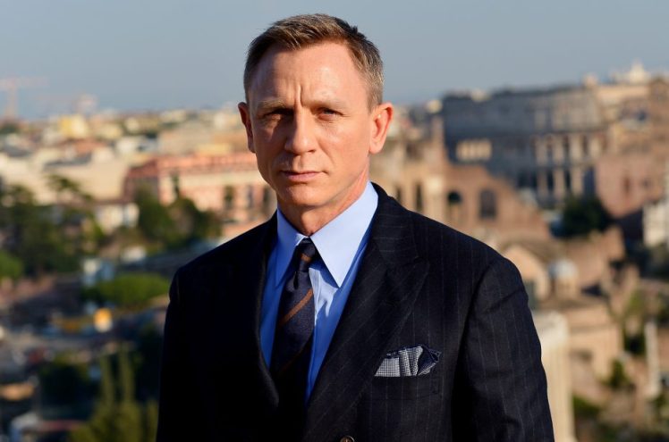 Daftar Film yang Dibintangi Daniel Craig | Naviri Magazine