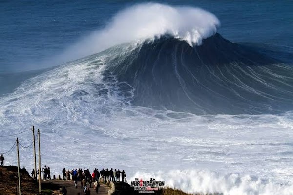 Expertos dicen que las olas cada ves son mas grandes. Expertos dicen que las olas cada ves son mas grandes.