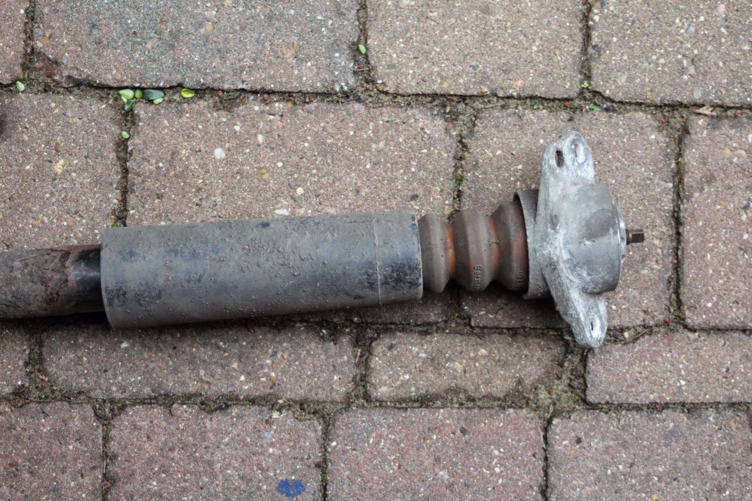 VW Golf Mk4 TDI Diesels Advice, Tips and Reviews Replacing Rear Shock