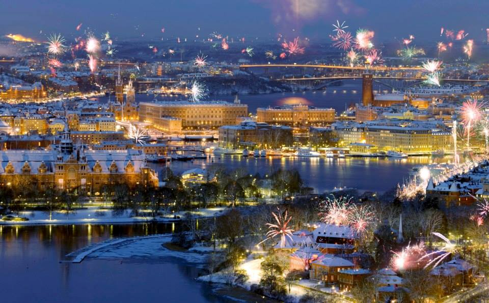 Fuegos artificiales sobre el lago Mälaren, en Estocolmo Fuegos artificiales sobre el lago Mälaren, en Estocolmo