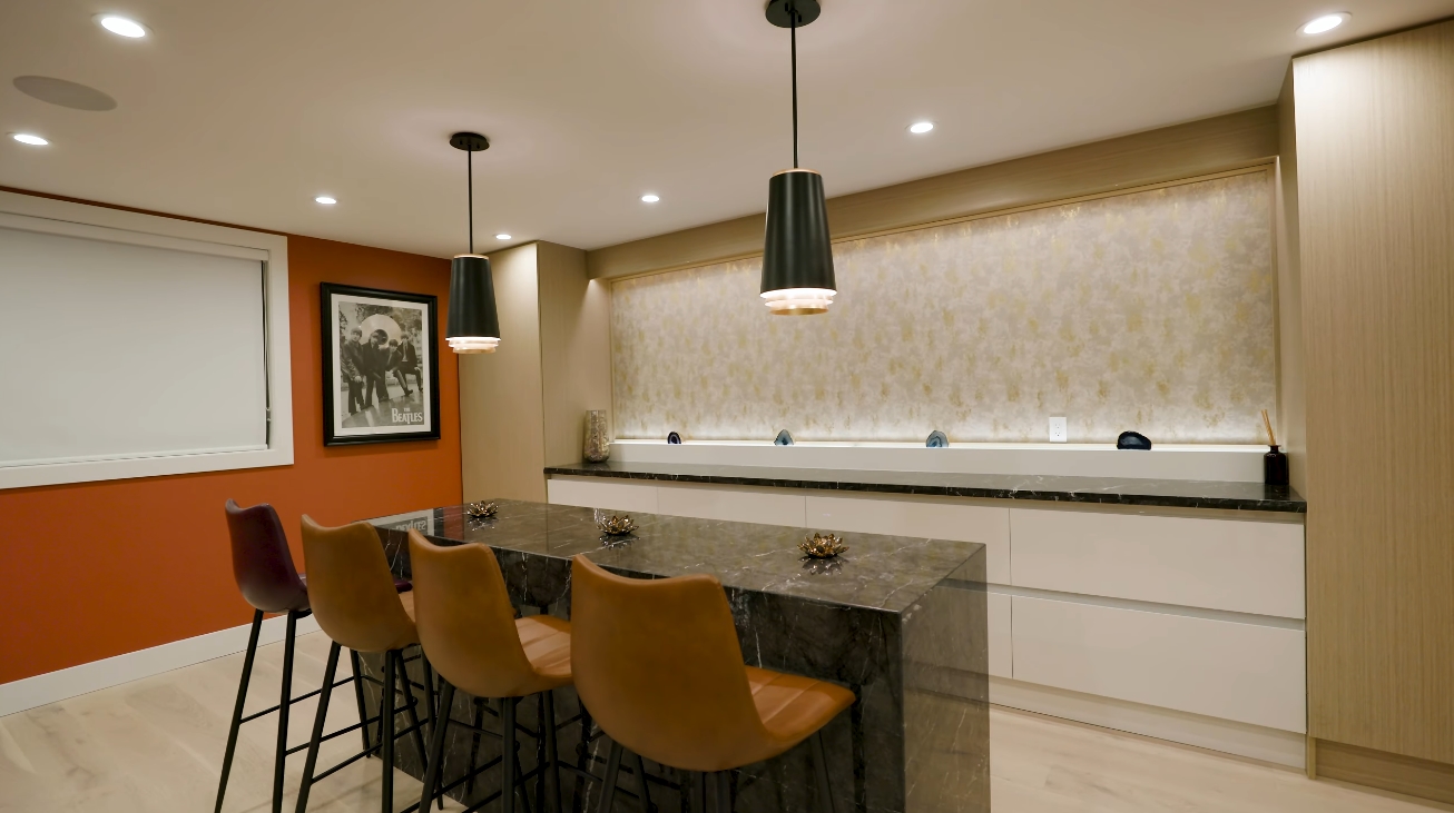 39 Photos vs. Edgemont Blvd, North Vancouver Luxury Home Interior Design Tour