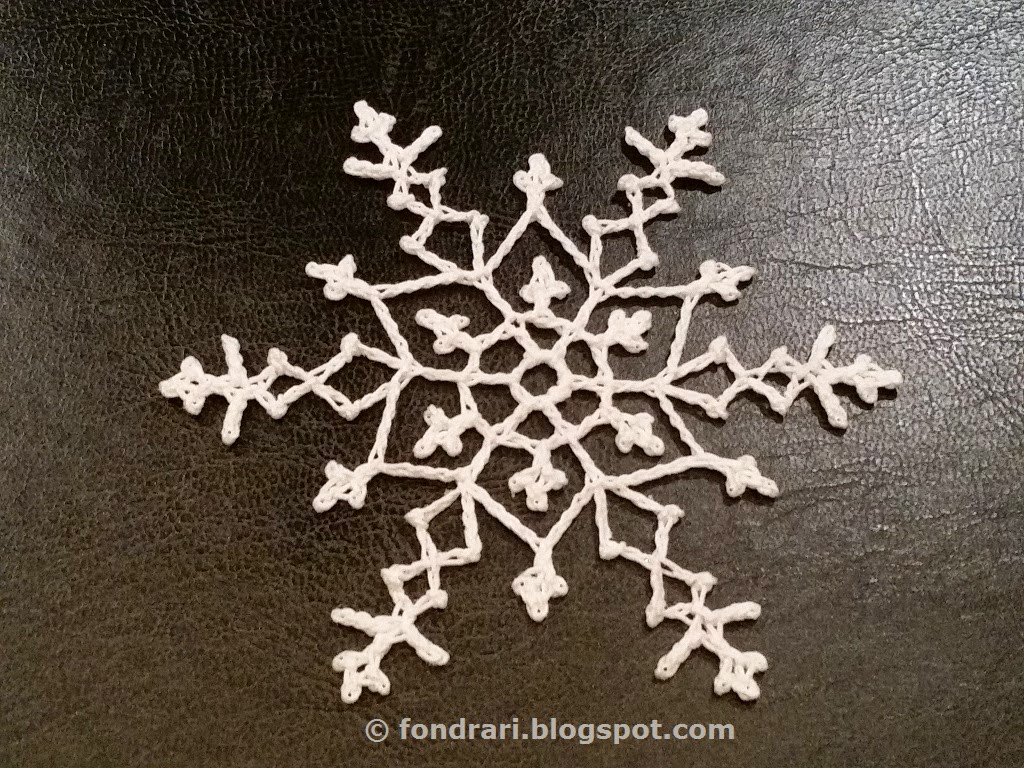 Crochet snowflake - free pattern