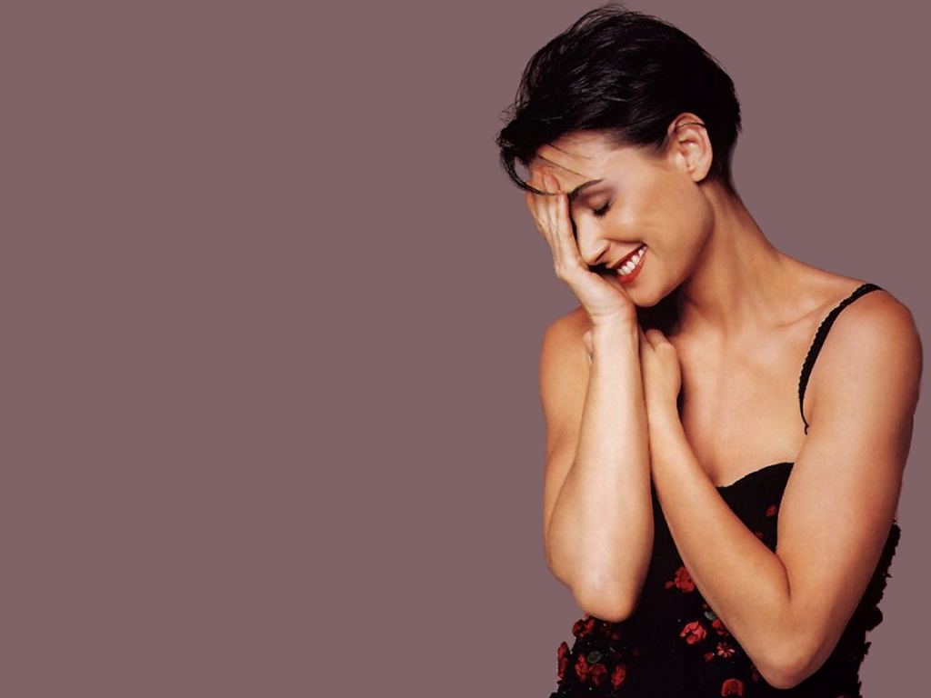 G C W: Demi Moore wallpapers and Biography.