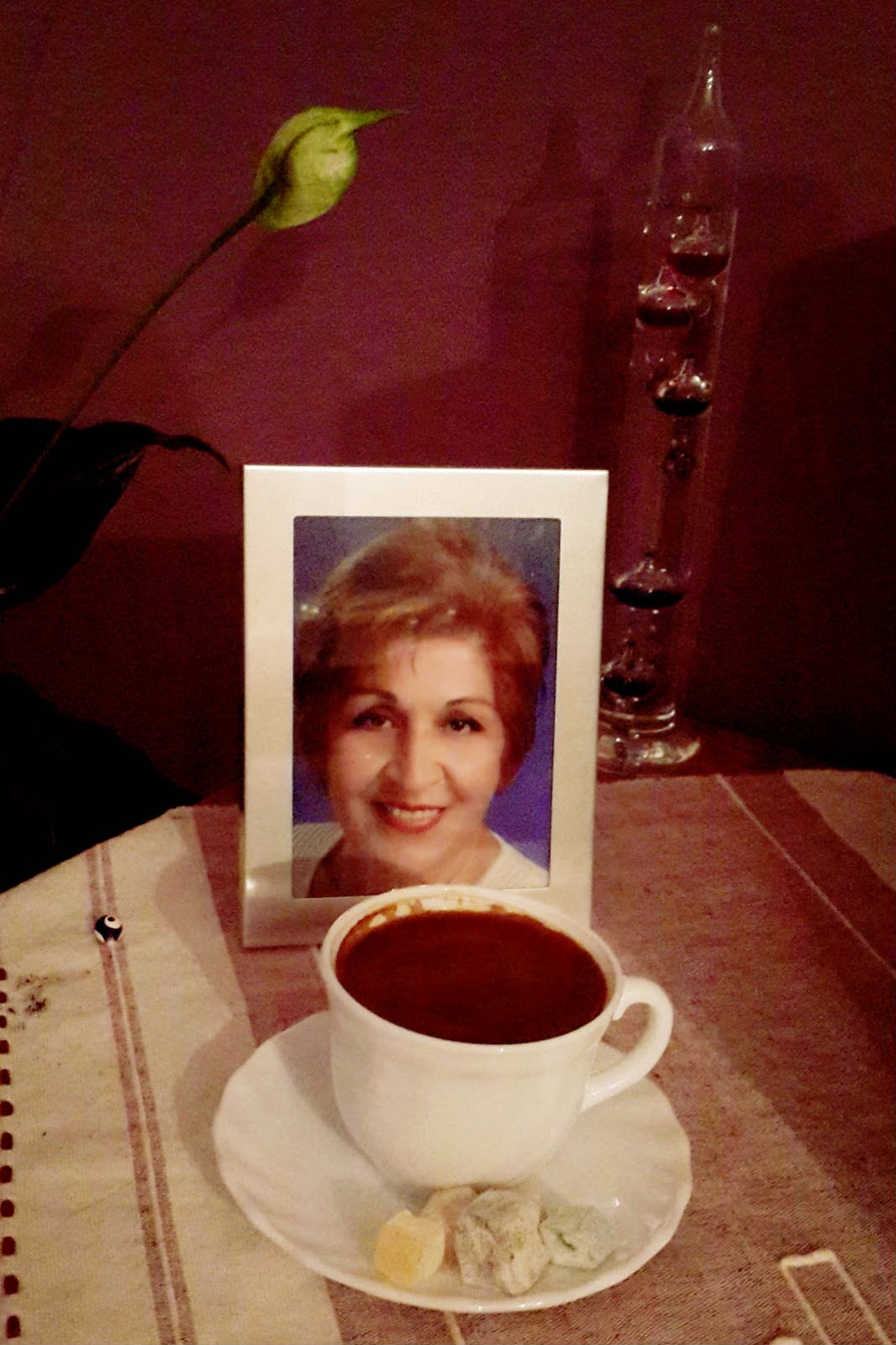 Bir Delinin Gardrobu 3 yılın ardından, az şekerli kahve eşliğinde