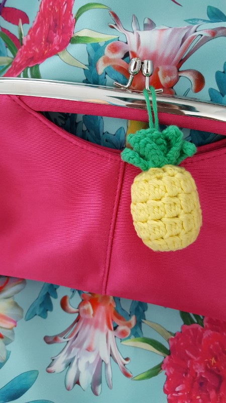 Click to see a very cute and easy crochet pineapple - what a tropical fruity touch!