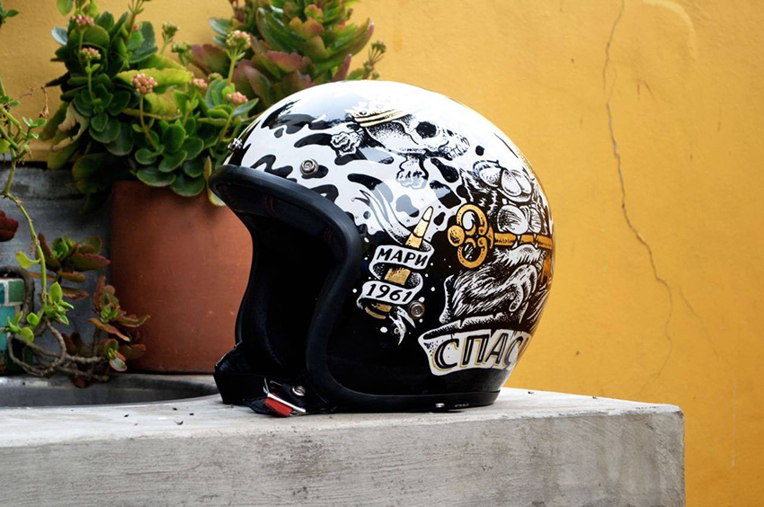Casco BELL by DIYE.