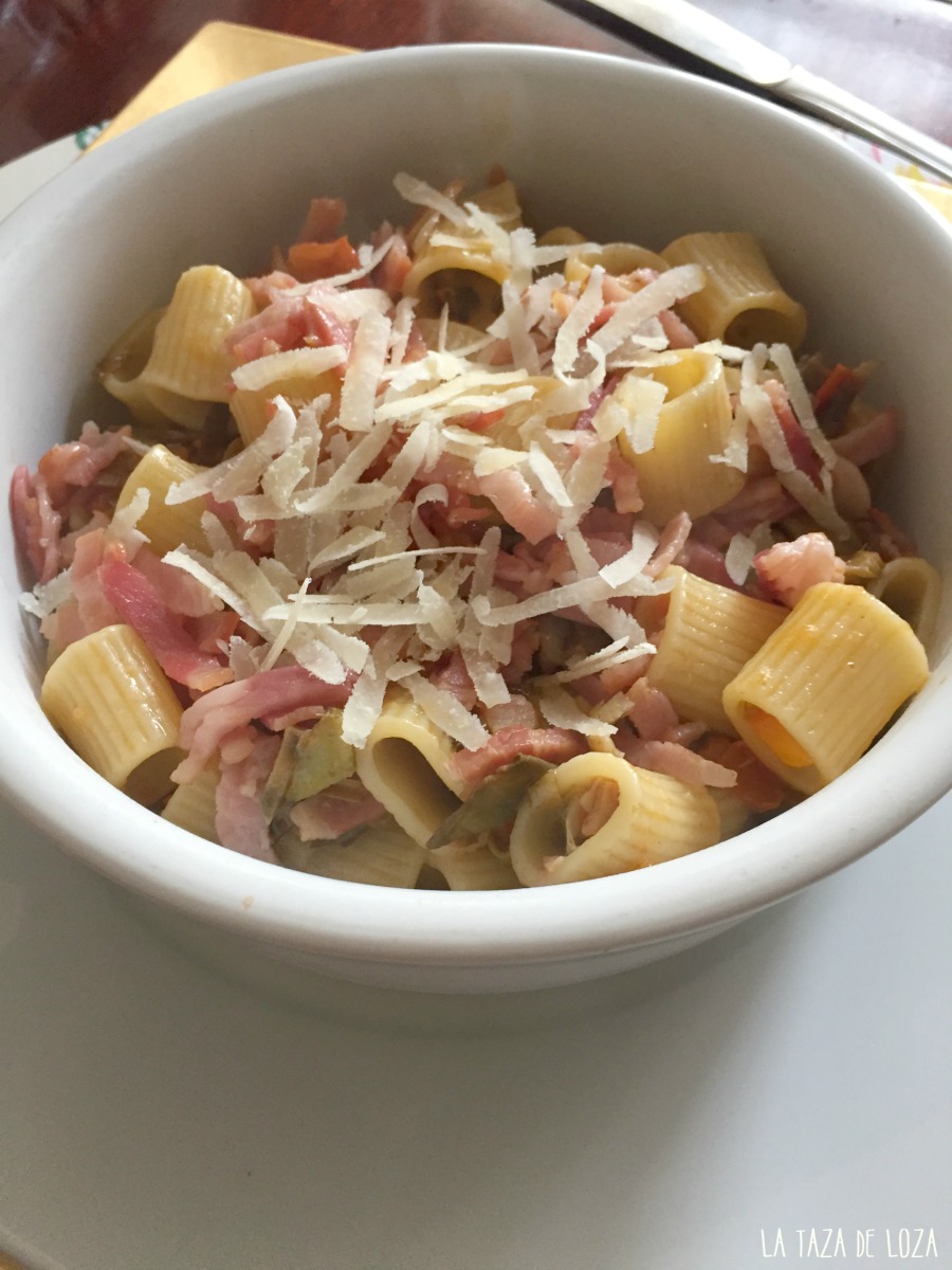 Mezzi rigatoni con salsa de alcachofas La Taza de Loza