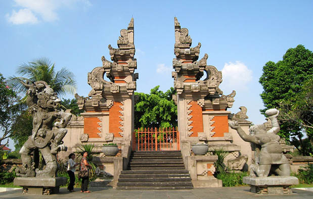 Rumah Adat Bali (Gapura Candi Bentar), Gambar, dan Penjelasannya | Adat ...