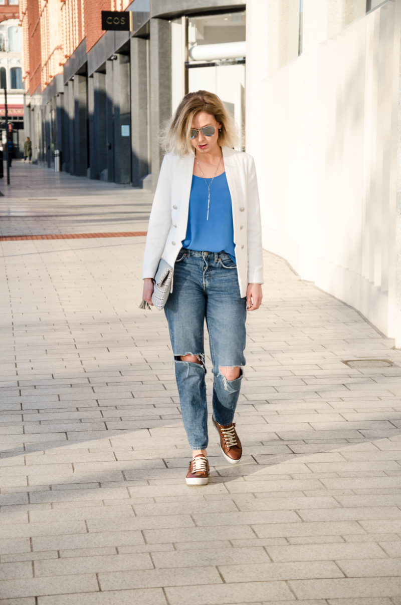 Outfit Post: Styling ripped jeans with a white blazer | Street Style