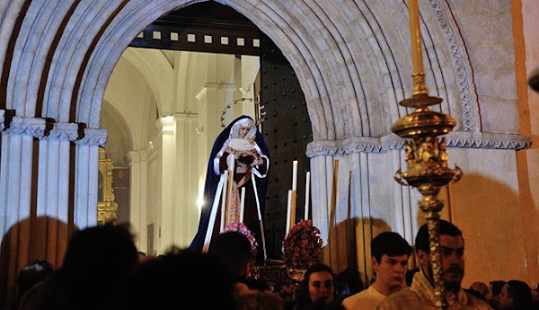 Seiscientos hermanos de la Exaltación acompañarán a sus titulares en el regreso a Santa Catalina de Sevilla Seiscientos hermanos de la Exaltación acompañarán a sus titulares en el regreso a Santa Catalina de Sevilla