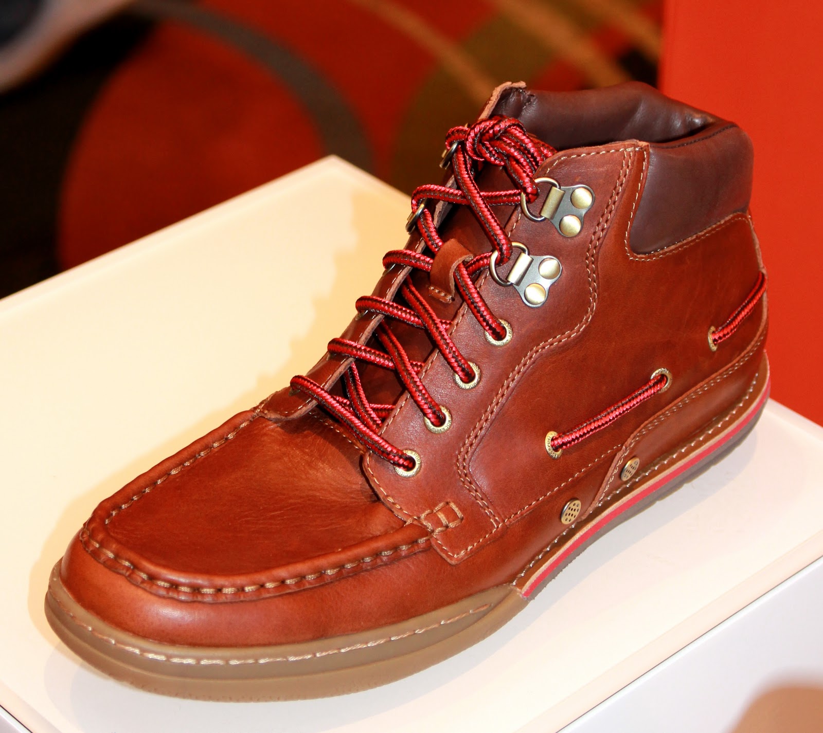 rockport hiking footwear