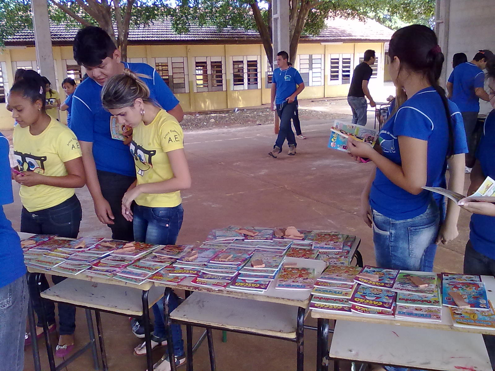 Escola Estadual Aracy Eudociak: II FEIRA DE LIVROS DA ESCOLA ARACY EUDOCIAK