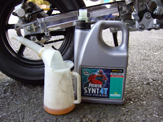 Motorex POWER SYNT 4T は100%科学合成のオイルとしては合格点
でも上を見れば まだまだイイオイルはありますが… モトレックスのパワーシント4T