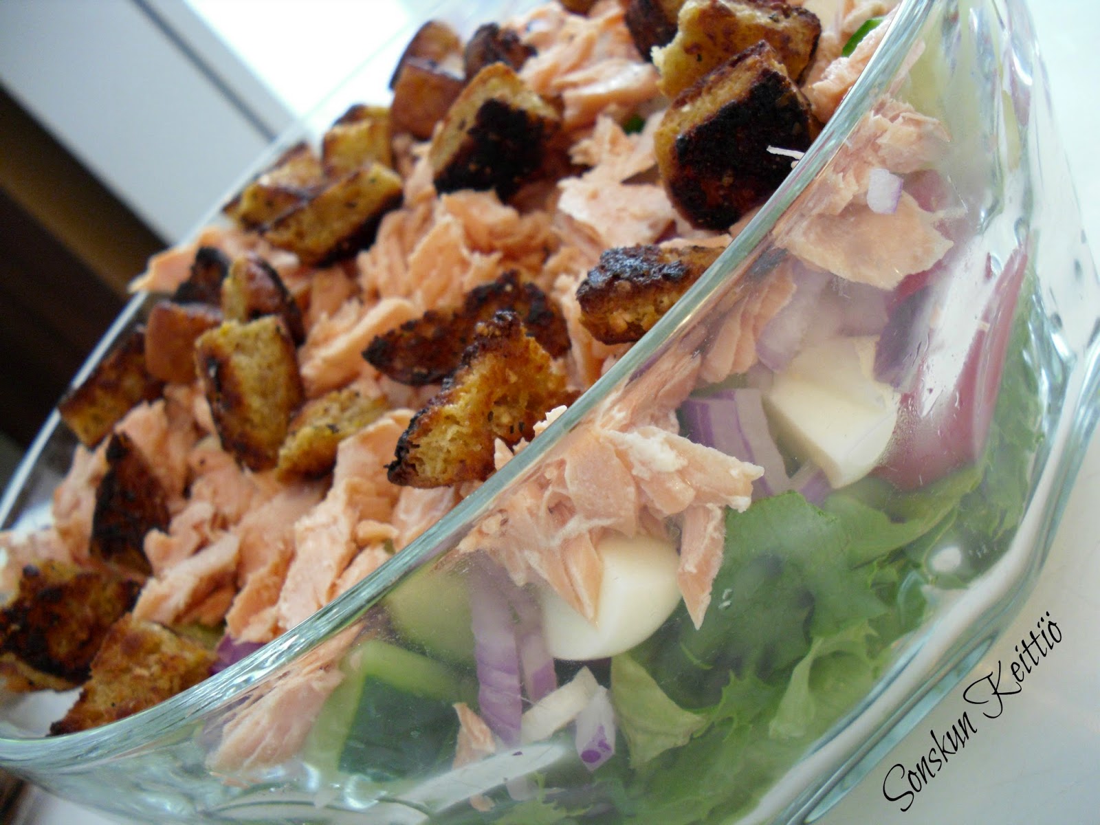 Sonskun Keittiö Ruokaisa Savukalasalaatti