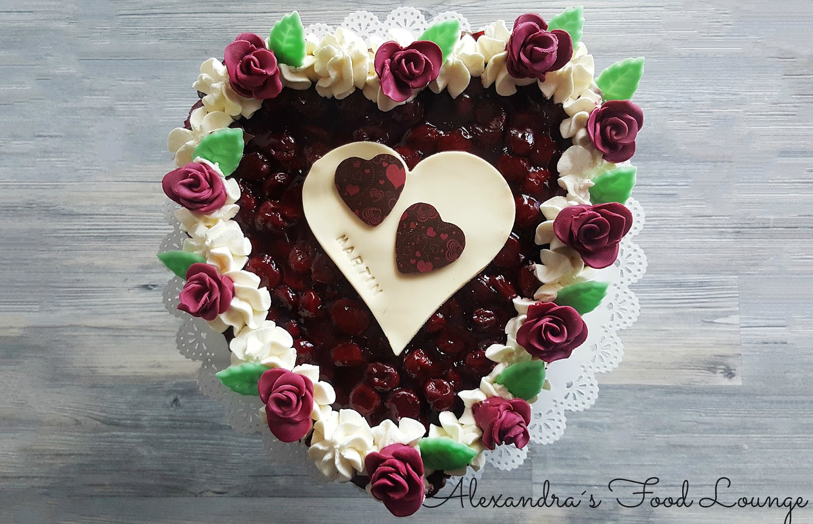 Quark-Mascarpone-Kirsch-Herz Torte