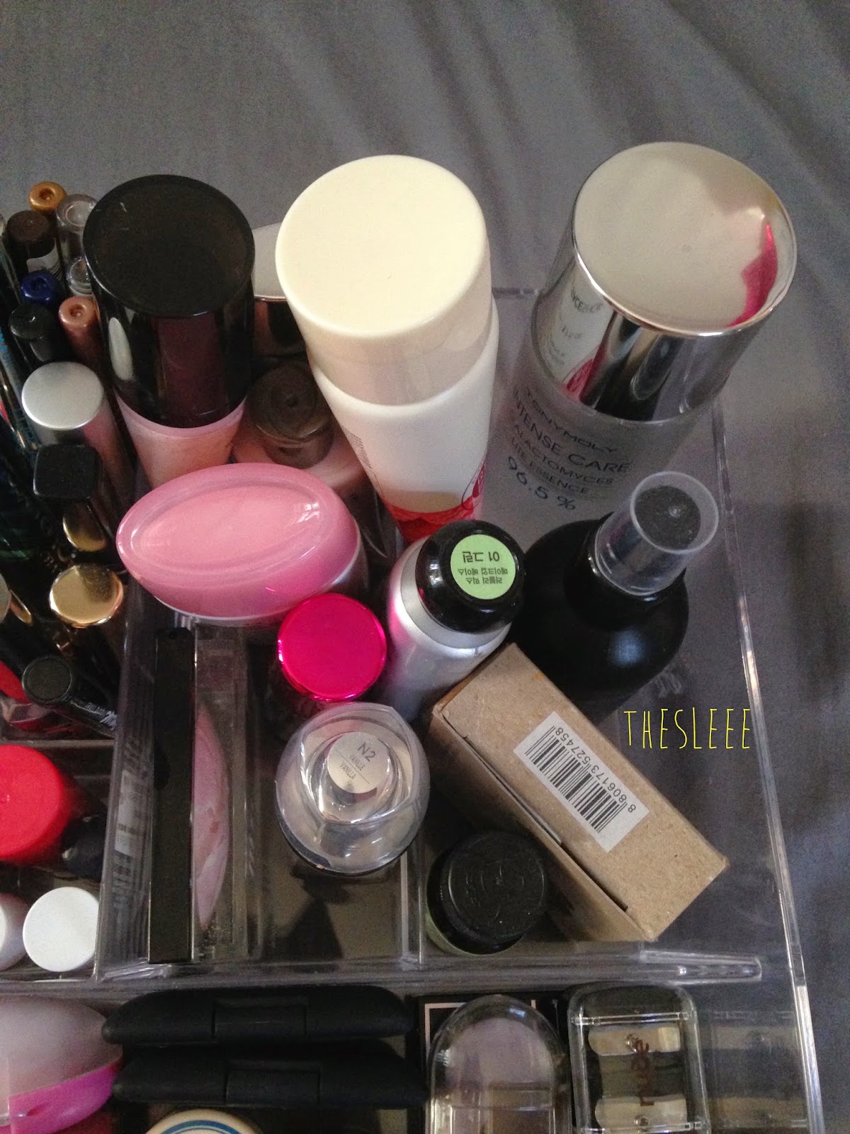 the Sleee My Makeup Collection/Storage using the Box from IKEA