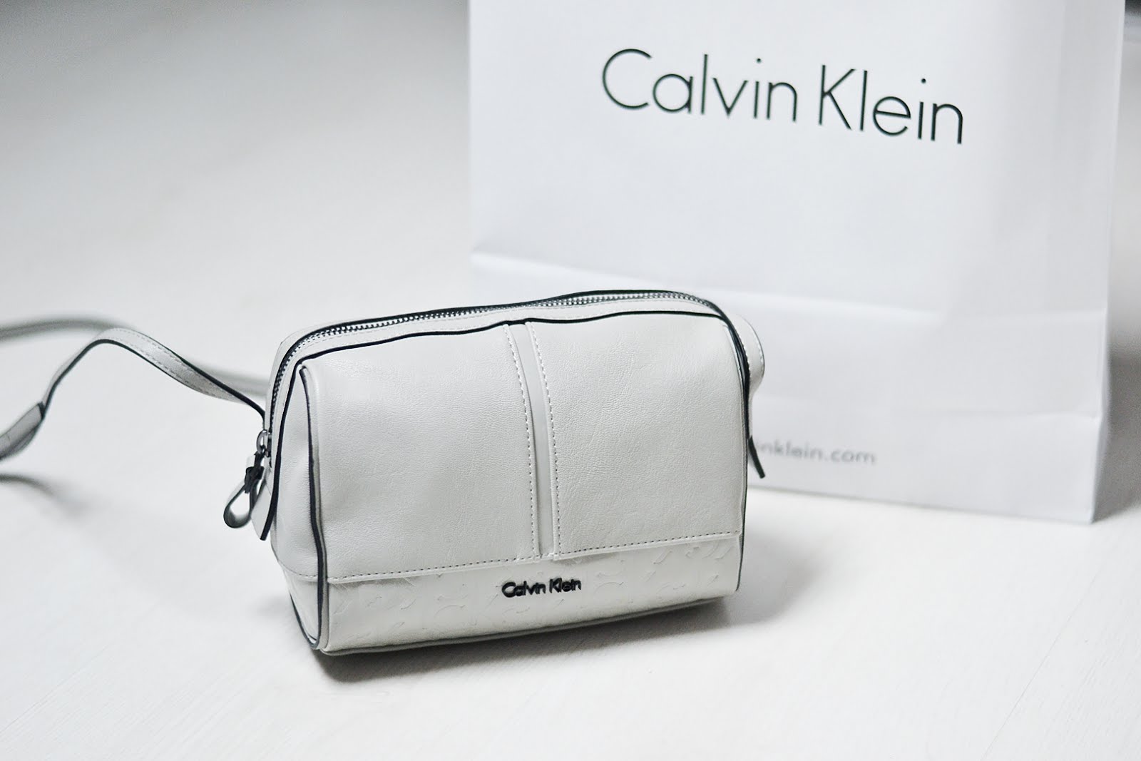 Calvin Klein bag, small, grey, basic, minimalistic, maasmechelen village, sjiek shopping days, belgian blogger