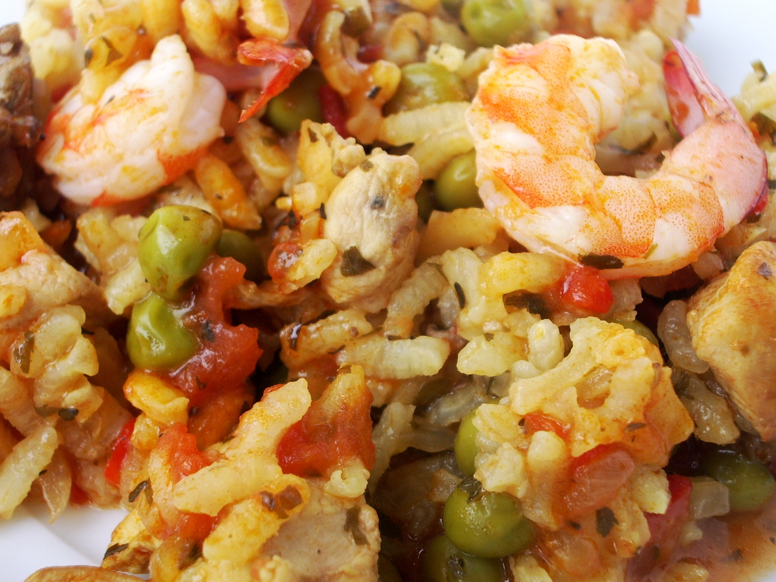 Três Pingos de Mel Paella de frango e camarão