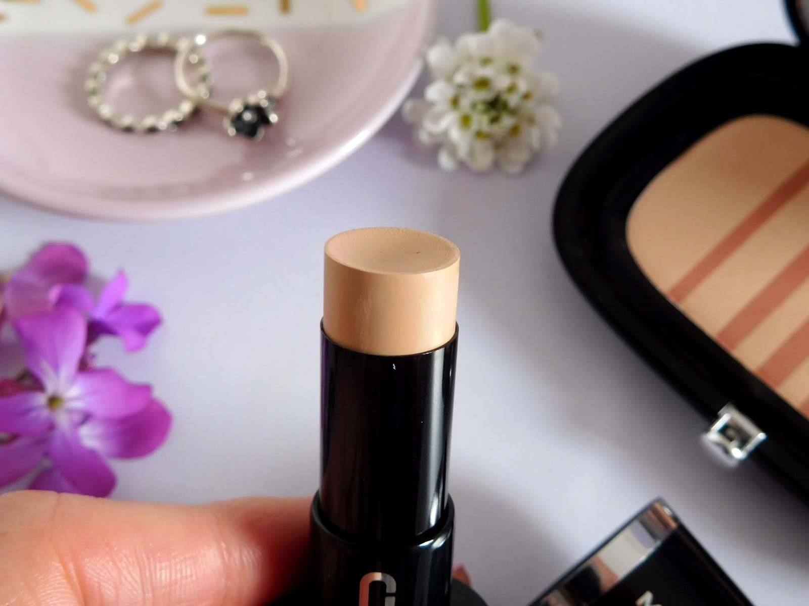 marc jacobs accomplice concealer fair 16