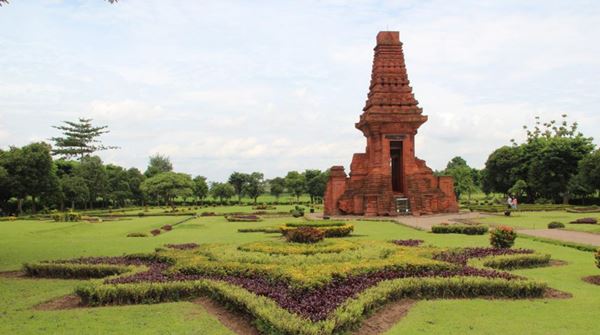 Candi Bajang Ratu Candi Bajang Ratu
