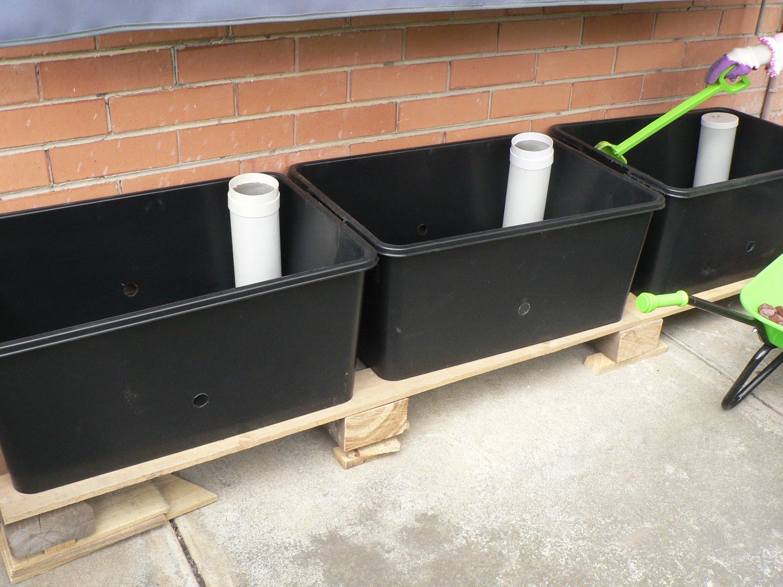 My Thornbury Garden Building the Wicking Tubs