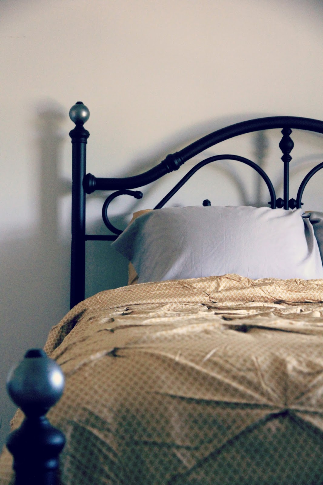 Interior Shareapy Metal Bed Frame Makeover