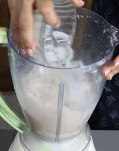 put-ice-in-the-blender-jug