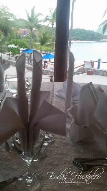 Boda en playa, dobles de servilleta para boda, Bodas Huatulco, beach wedding.