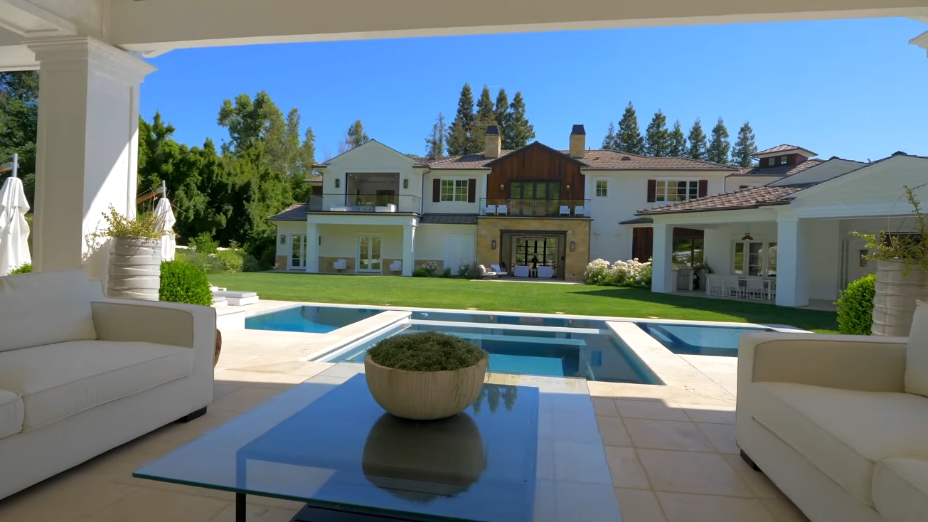 30 Photos vs. STEP INSIDE THE WEEKND CALABASAS HOUSE TOUR $24,995,000 - Luxury Home & Interior Design Tour