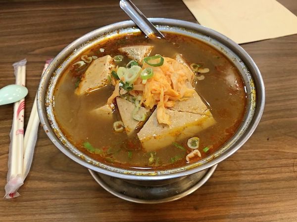 ピリ辛風の臭豆腐スープ