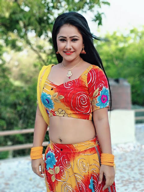 Bhojpuri heroine Priyanka Pandit, also known as Gargi Pandit Sexy photos