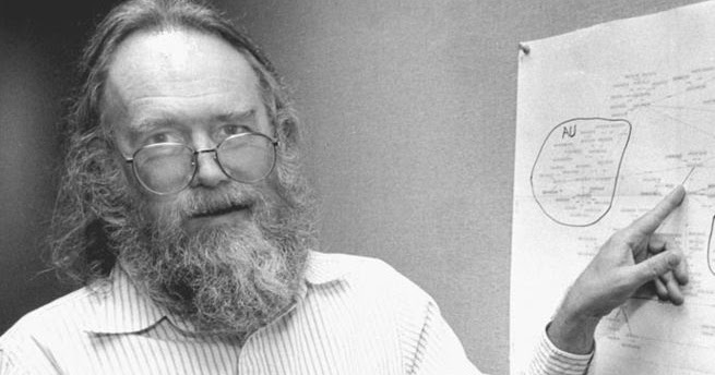 Efemerides de Tecnologia: 06 de agosto (1943) nace Jon Postel. Conocido  como el 