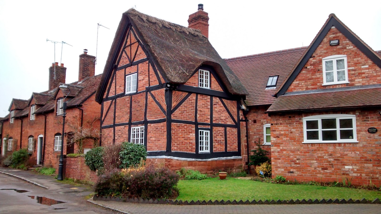 Today Around Coventry Thatched Roof Thursday 57 Stoneleigh Village