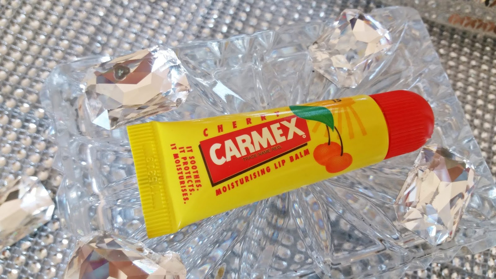 carmex-cherry-lip-balm-spf-15-fairy-nona