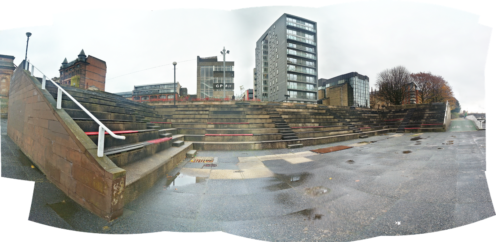 A Hauf Stop : Custom House Quay