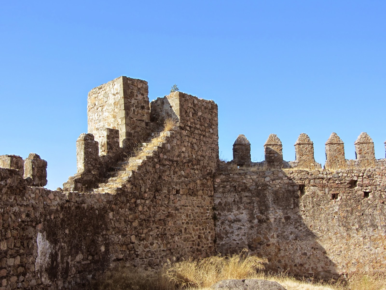 Los Viajes de Miguel Balilla Castillo de Burguillos del Cerro (Badajoz)