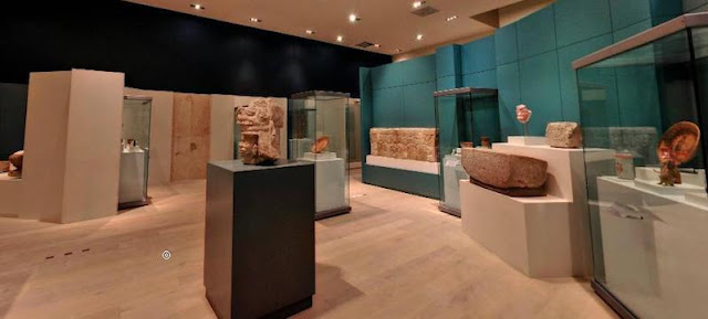 Conheça o incrível Museu Maia em Cancún que preserva toda a história mexicana. Muitos sabem que a cidade de Cancún é uma das mais queridinhas dos turistas por possuir belíssimas praias e paisagens. O que muitos não sabem é que a região da península Yucatan em que ela está inserida foi considerada o coração do poderoso império maia. Por isso, Cancún contém muitas tradições e resquícios da história maia e muitas destas estão a mostra no Museu Maia em Cancún. Este museu foi inaugurado em 2012 e possui três amplos espaços moderno que exibem cerca de 350 objetos maias. Descubra a cultura e as tradições desta antiga civilização incluindo o Museu Maia em seu roteiro do que fazer em Cancún. Museu Maia em Cancún no México Conhecendo o Museu Maia de Cancún Conheça o incrível Museu Maia em Cancún que preserva toda a história mexicana. Muitos sabem que a cidade de Cancún é uma das mais queridinhas dos turistas por possuir belíssimas praias e paisagens. O que muitos não sabem é que a região da península Yucatan em que ela está inserida foi considerada o coração do poderoso império maia. Por isso, Cancún contém muitas tradições e resquícios da história maia e muitas destas estão a mostra no Museu Maia em Cancún. Este museu foi inaugurado em 2012 e possui três amplos espaços moderno que exibem cerca de 350 objetos maias. Descubra a cultura e as tradições desta antiga civilização incluindo o Museu Maia em seu roteiro do que fazer em Cancún. Museu Maia em Cancún no México Conhecendo o Museu Maia de Cancún Conheça o incrível Museu Maia em Cancún que preserva toda a história mexicana. Muitos sabem que a cidade de Cancún é uma das mais queridinhas dos turistas por possuir belíssimas praias e paisagens. O que muitos não sabem é que a região da península Yucatan em que ela está inserida foi considerada o coração do poderoso império maia. Por isso, Cancún contém muitas tradições e resquícios da história maia e muitas destas estão a mostra no Museu Maia em Cancún. Este museu foi inaugurado em 2012 e possui três amplos espaços moderno que exibem cerca de 350 objetos maias. Descubra a cultura e as tradições desta antiga civilização incluindo o Museu Maia em seu roteiro do que fazer em Cancún. Museu Maia em Cancún no México Conhecendo o Museu Maia de Cancún