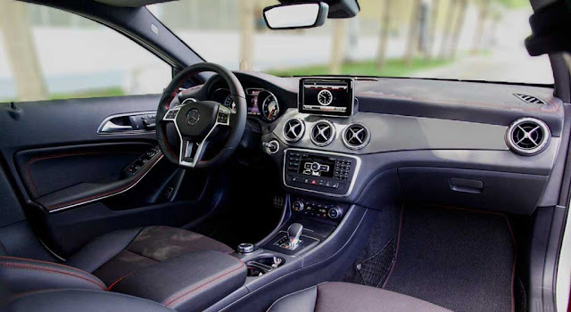 Nội thất Mercedes AMG GLA 45 4MATIC 2019 được thiết kế thể thao, mạnh mẽ