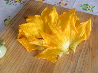 rinsed courgette flowers