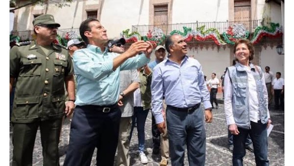 Gobernador De Guerrero Incinera Despensas Para Damnificados Gobernador De Guerrero Incinera Despensas Para Damnificados